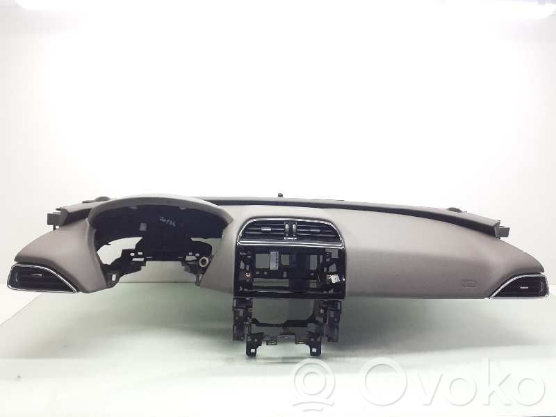 Jaguar XE Panel de instrumentos 