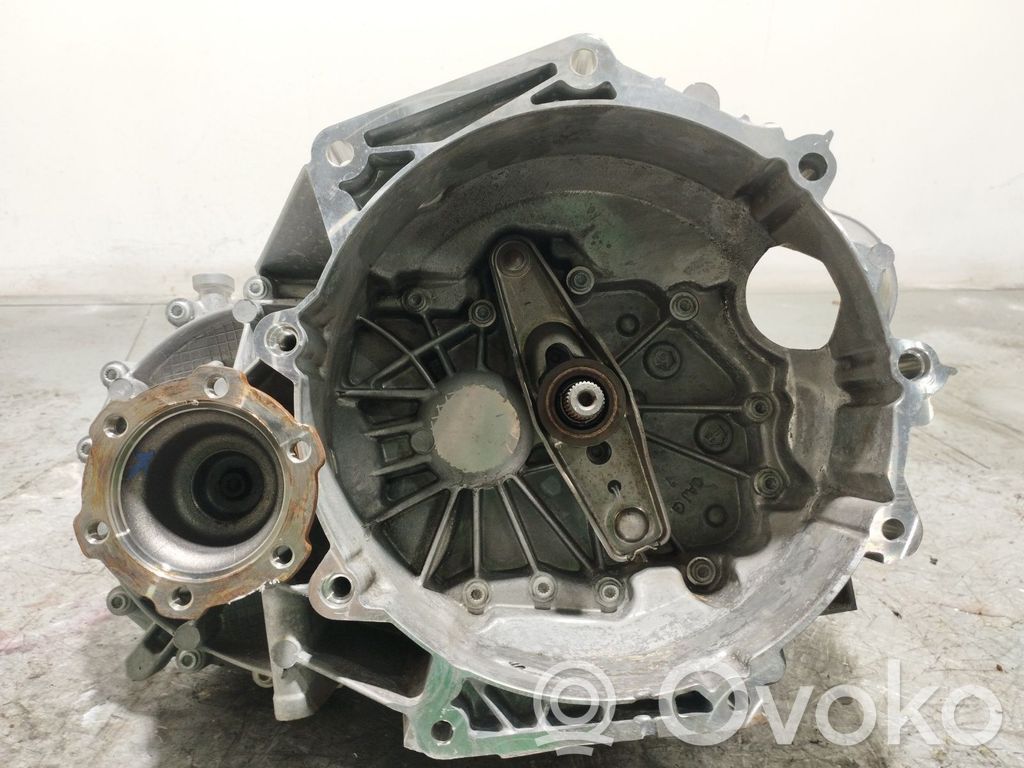 Volkswagen T-Cross Cutie viteze manuală cu 5 trepte 