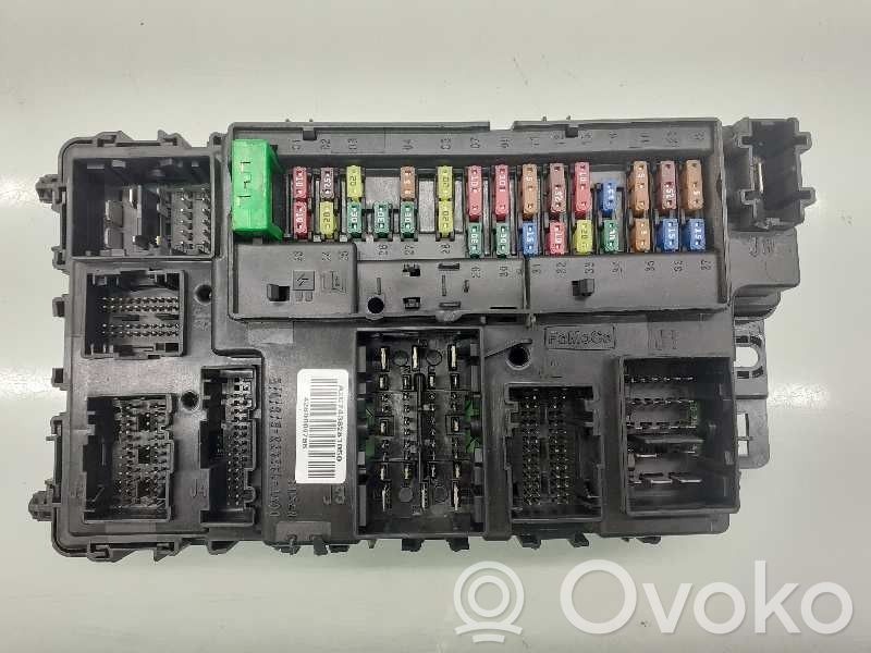 Ford Mondeo MK IV Ramka / Moduł bezpieczników 