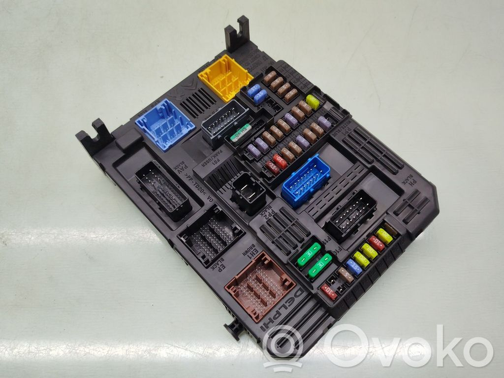 Opel Corsa F Modul siguranțe 