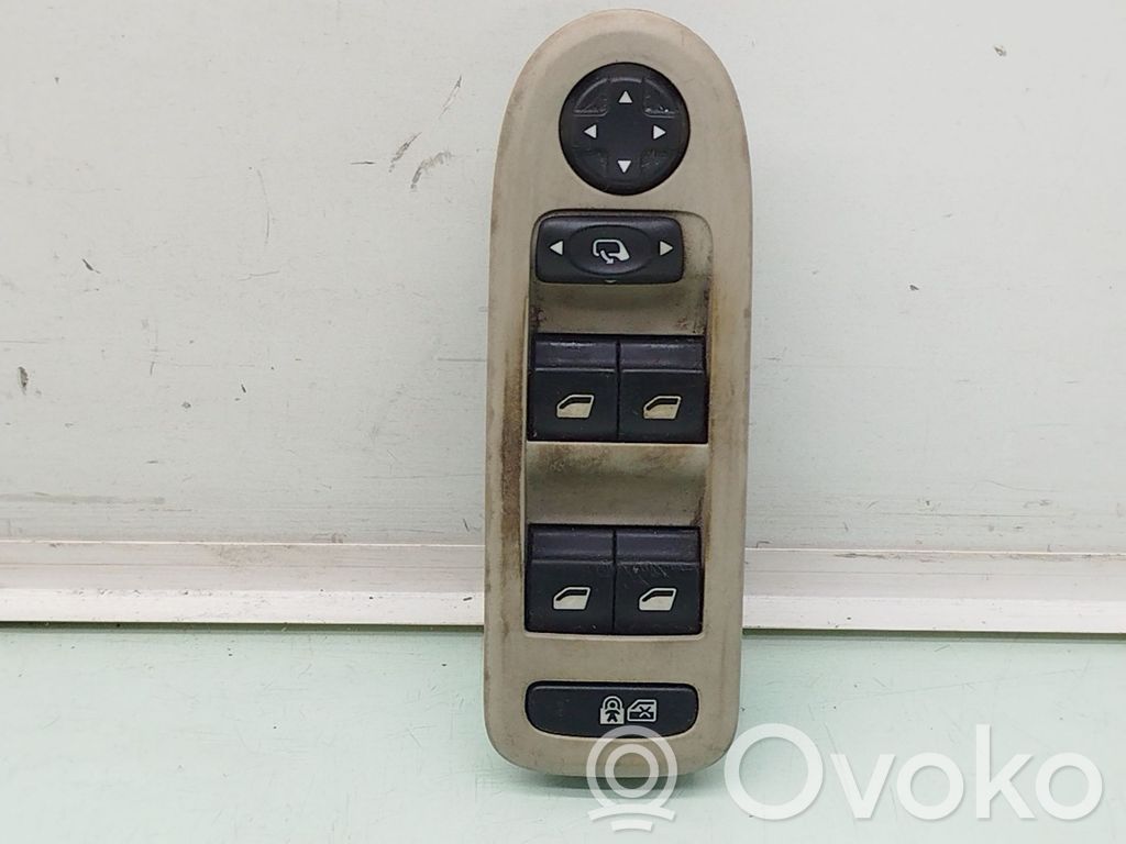 Peugeot 508 Electric window control switch 
