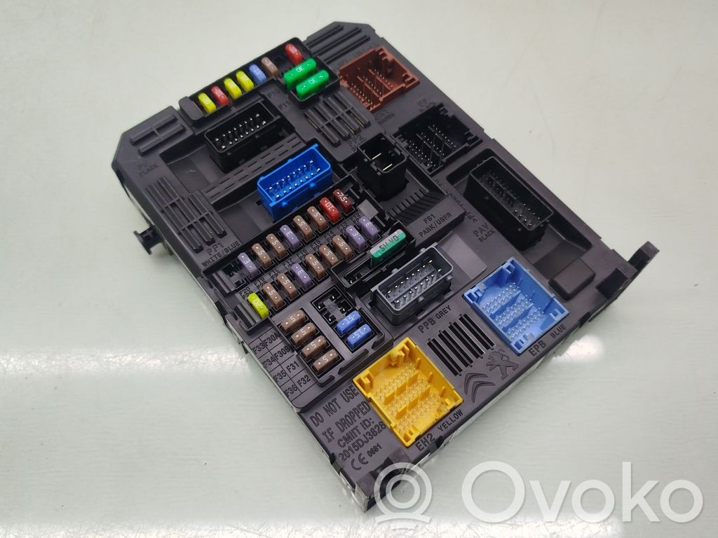 Opel Grandland X Fuse module 
