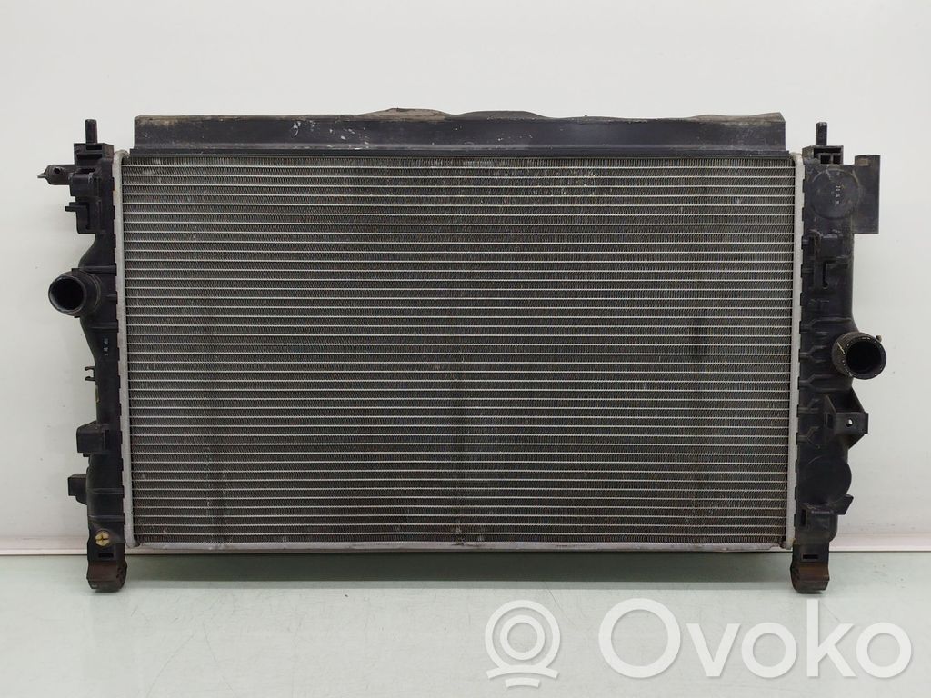 Opel Astra J Aušinimo skysčio radiatorius 