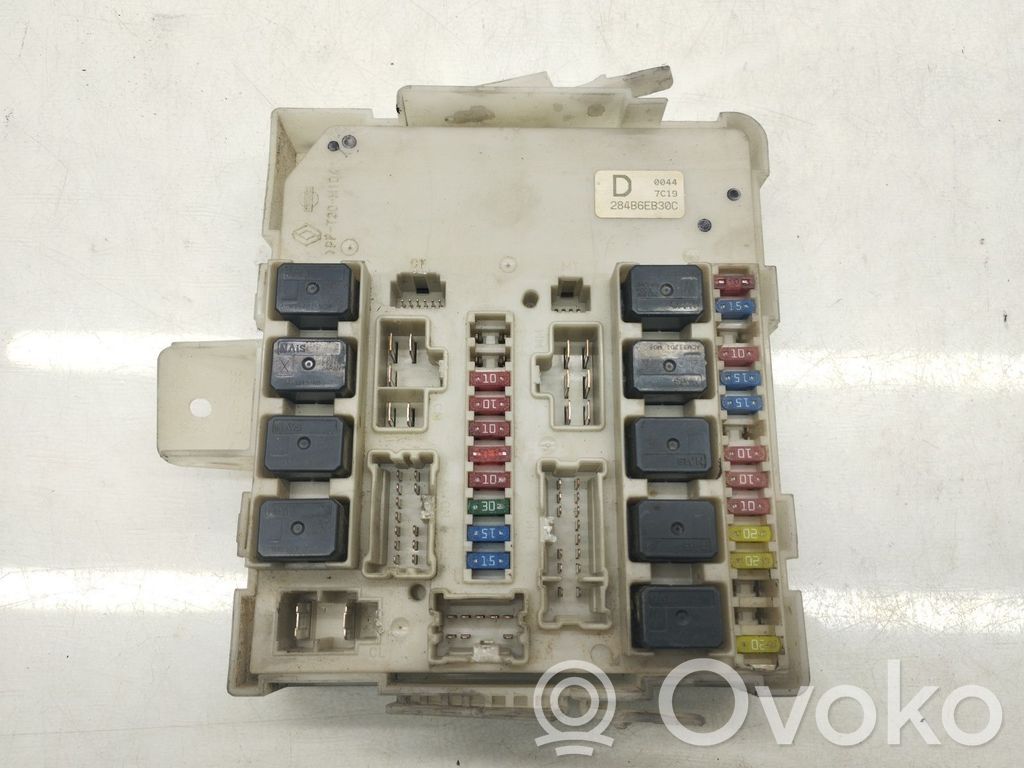 Nissan Pathfinder R51 Módulo de fusible 