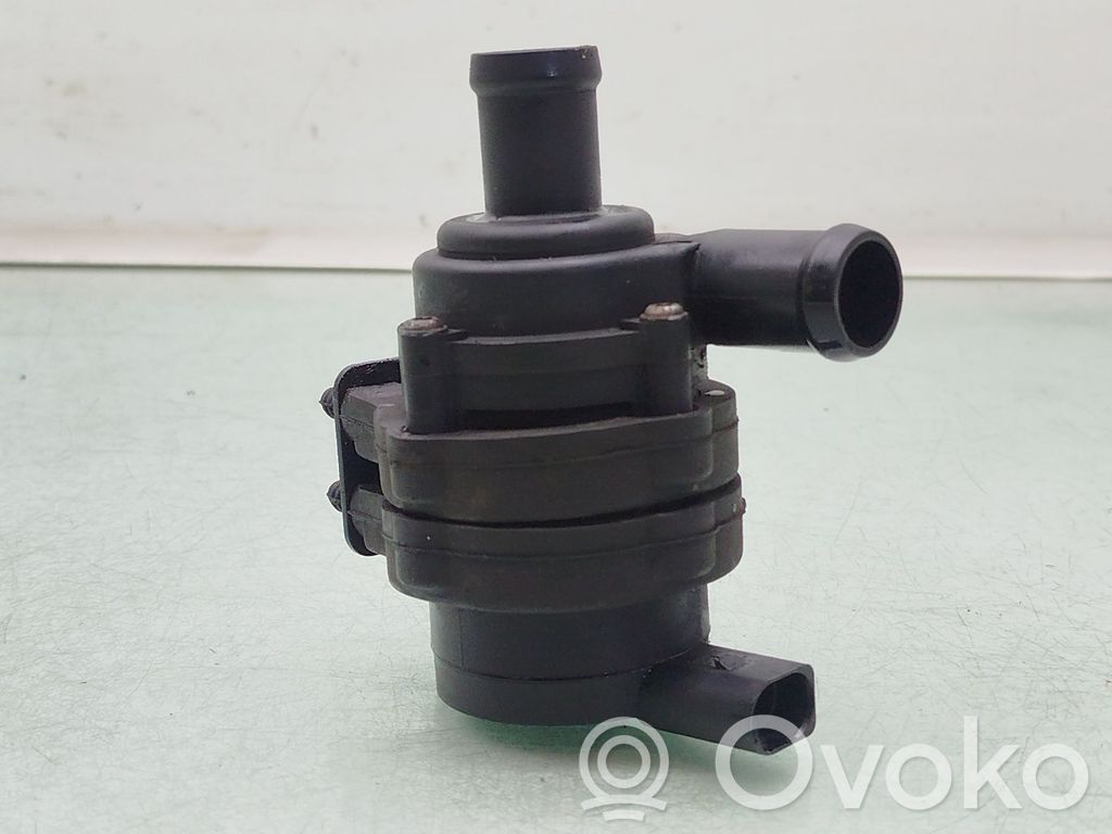 Vesipumppu   7L6121079L