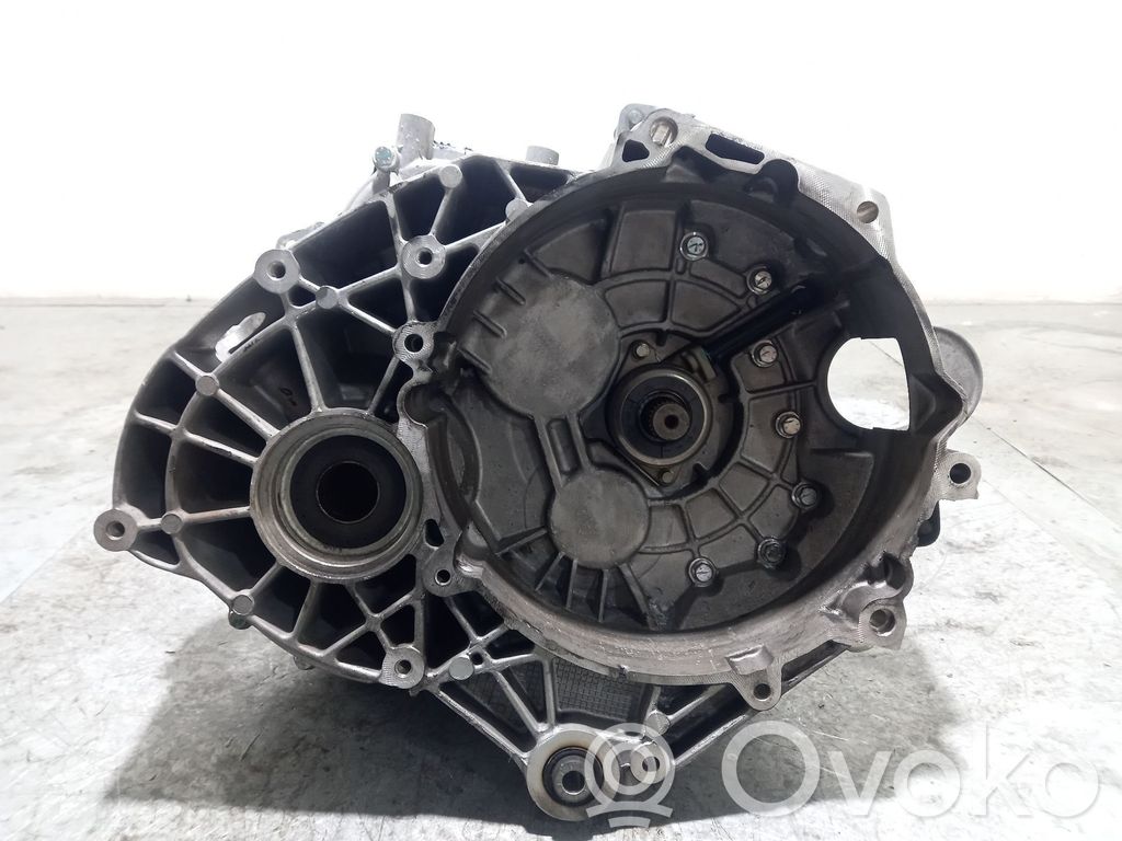 Volkswagen Crafter Cutie viteze manuală cu 5 trepte 
