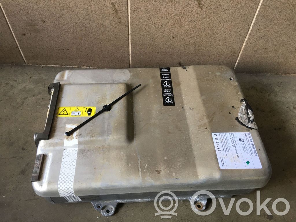Inversor/convertidor de voltaje   T16B0188064,101496300L