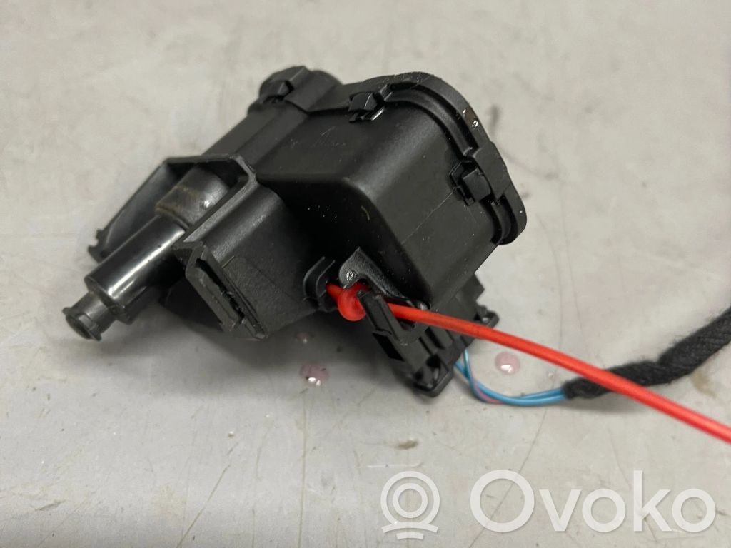Audi A4 S4 B8 8K Polttoainetankin korkin lukon moottori 