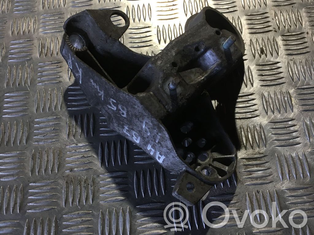 Audi A4 S4 B7 8E 8H Engine mounting bracket 