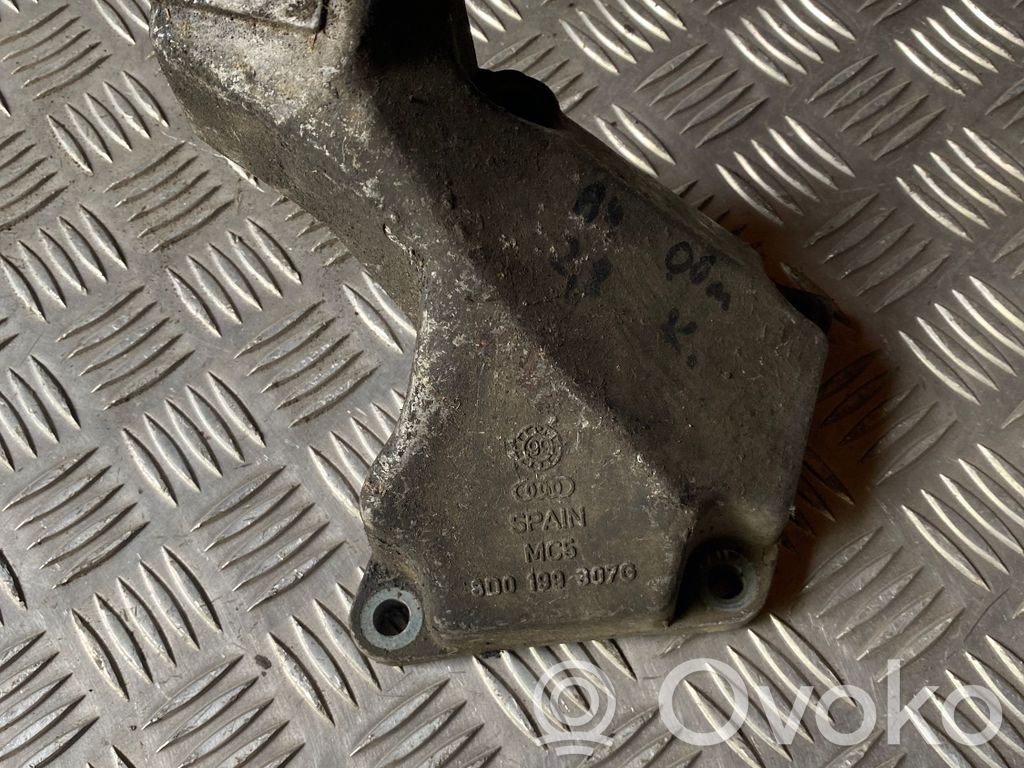 Engine mounting bracket   8D0199307G