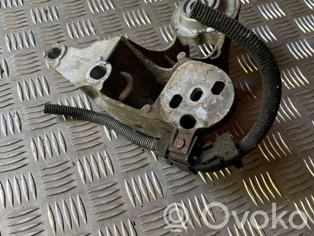 Audi A4 S4 B7 8E 8H Engine mounting bracket 