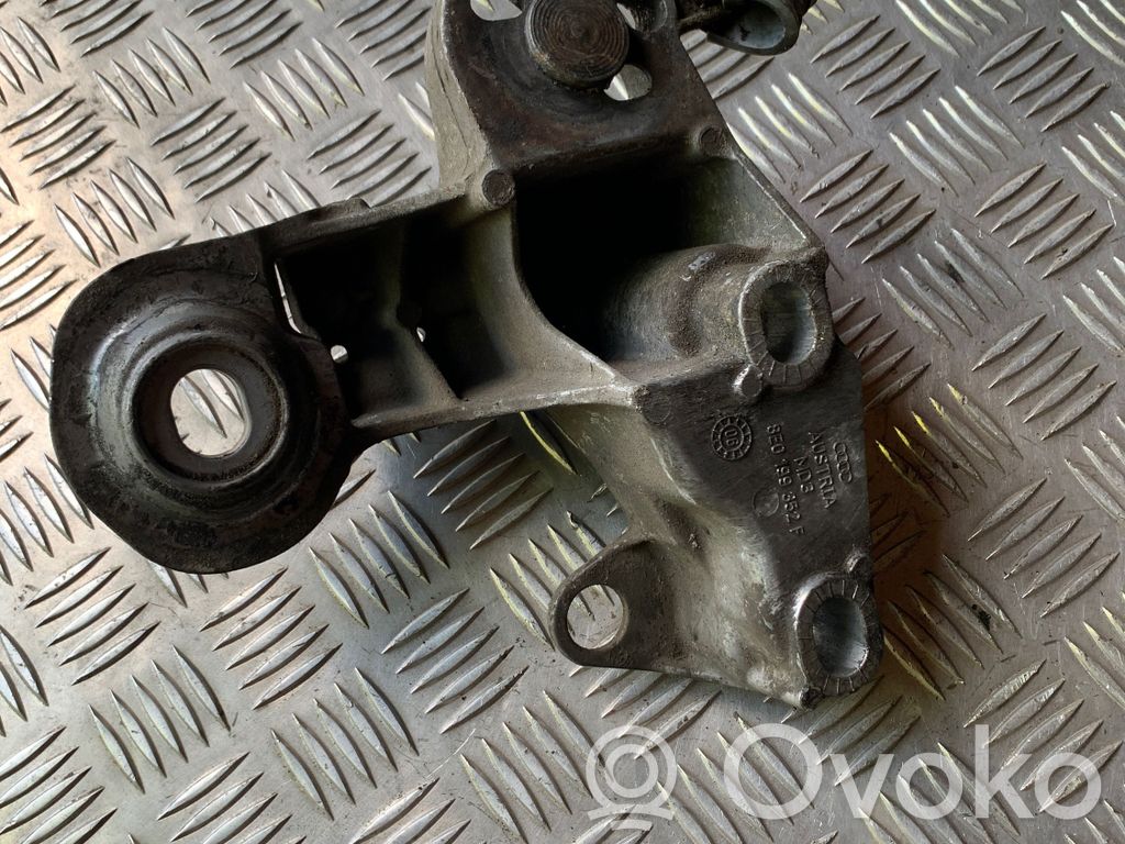 Audi A4 S4 B7 8E 8H Engine mounting bracket 