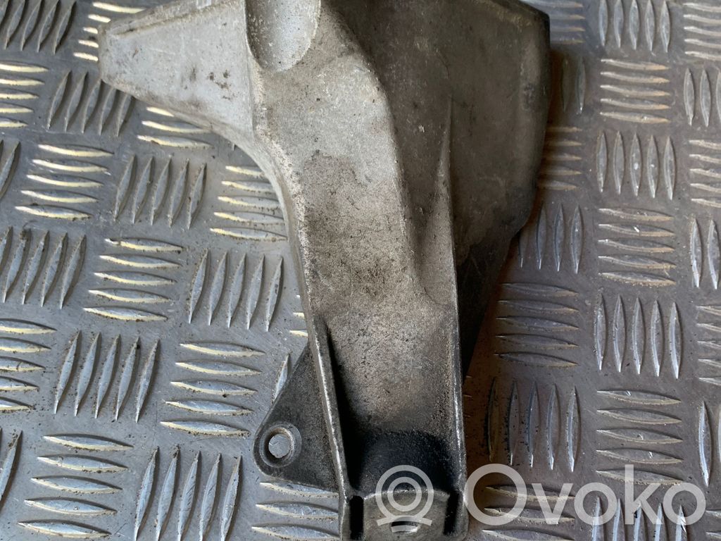 Audi A4 S4 B7 8E 8H Engine mounting bracket 
