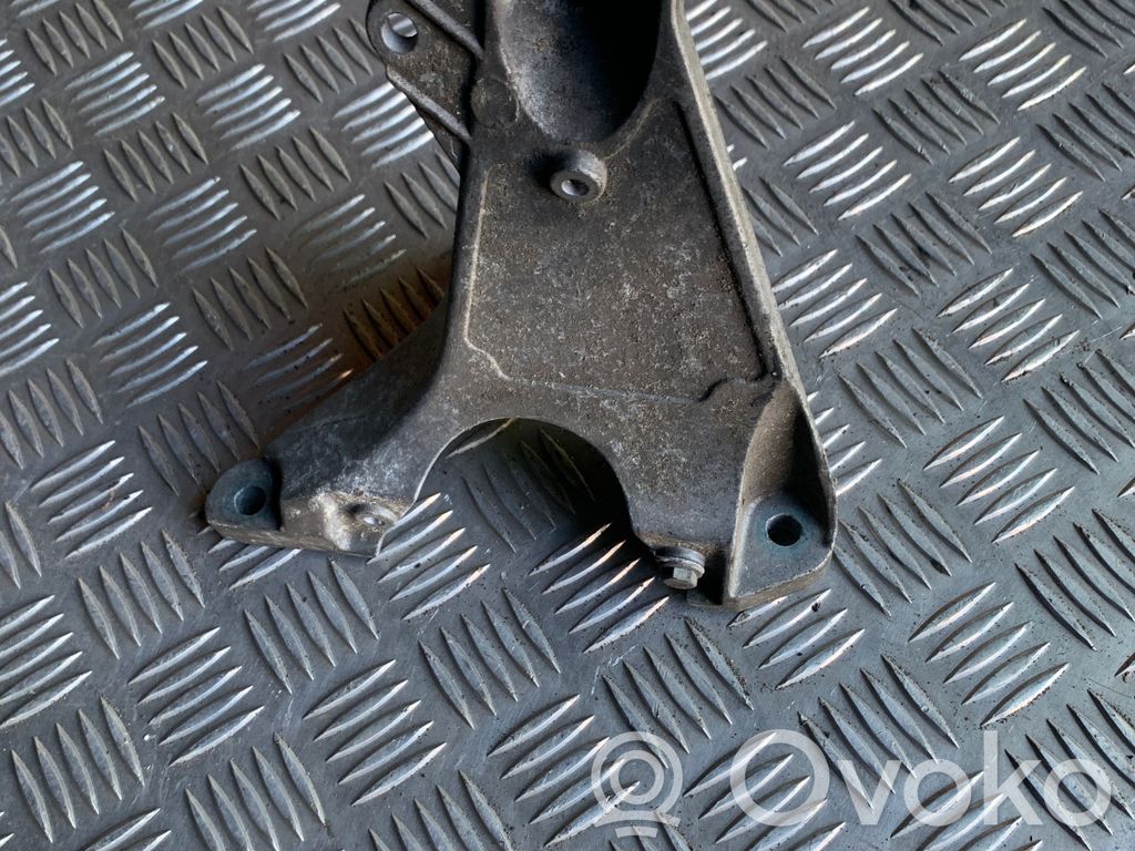 Engine mounting bracket   8E0199308A