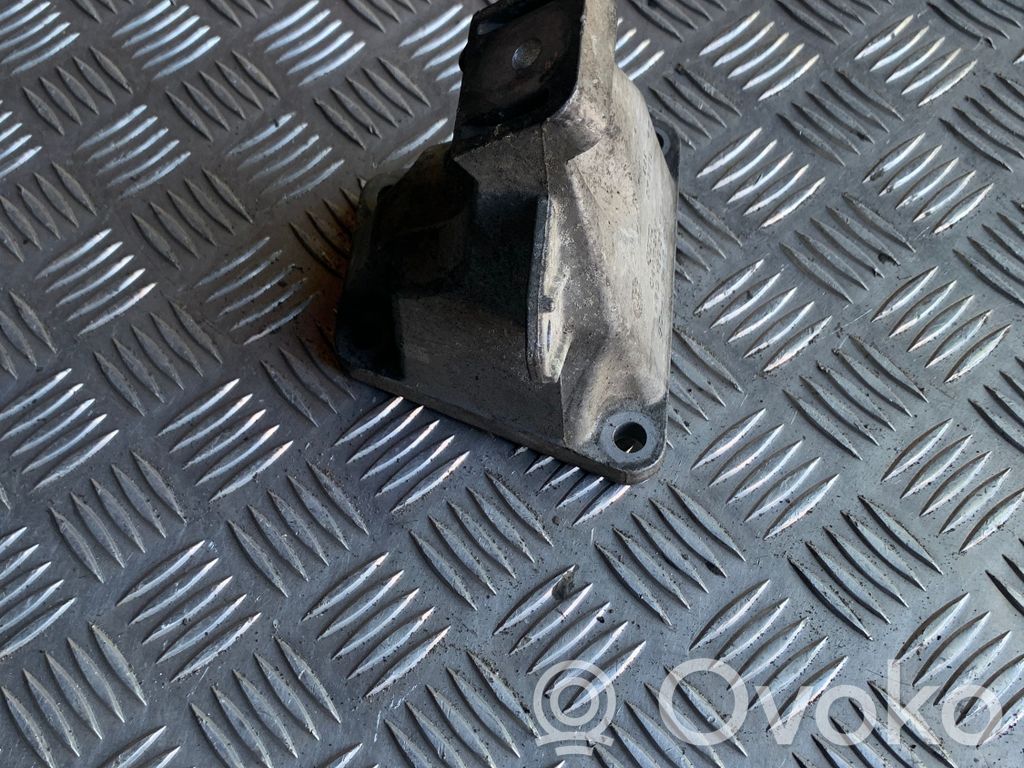 Audi A6 S6 C5 4B Engine mounting bracket 