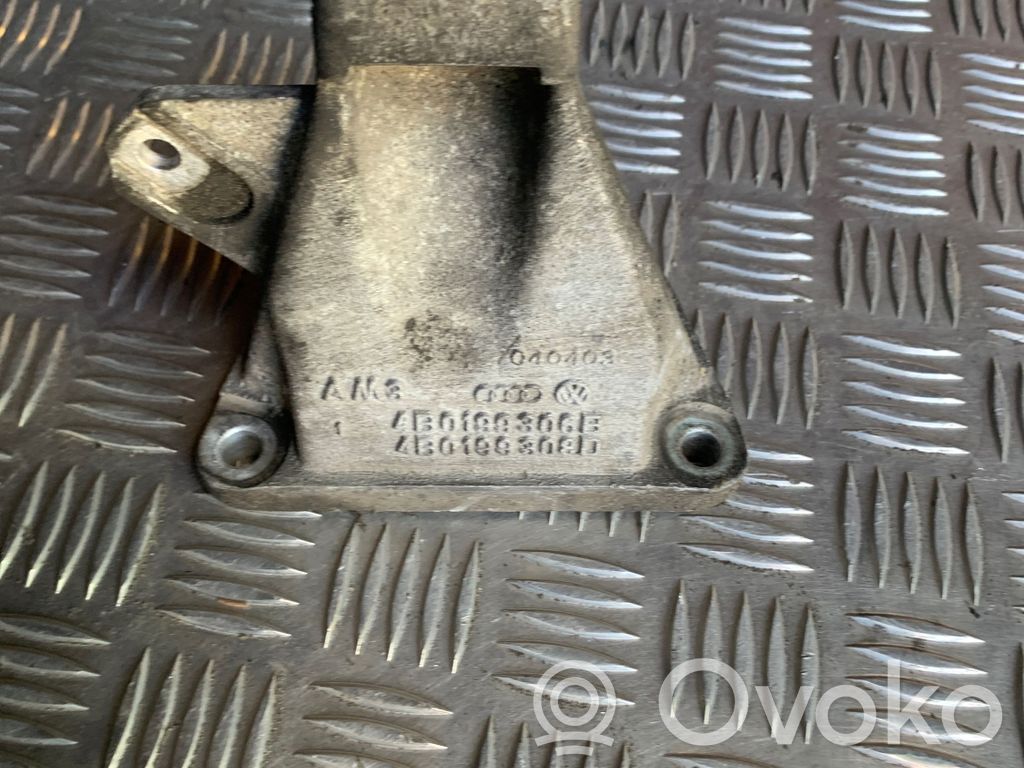 Audi A6 S6 C5 4B Engine mounting bracket 