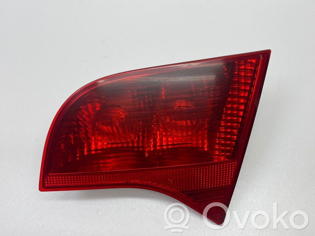 Audi A4 S4 B7 8E 8H Lampy tylnej klapy bagażnika 
