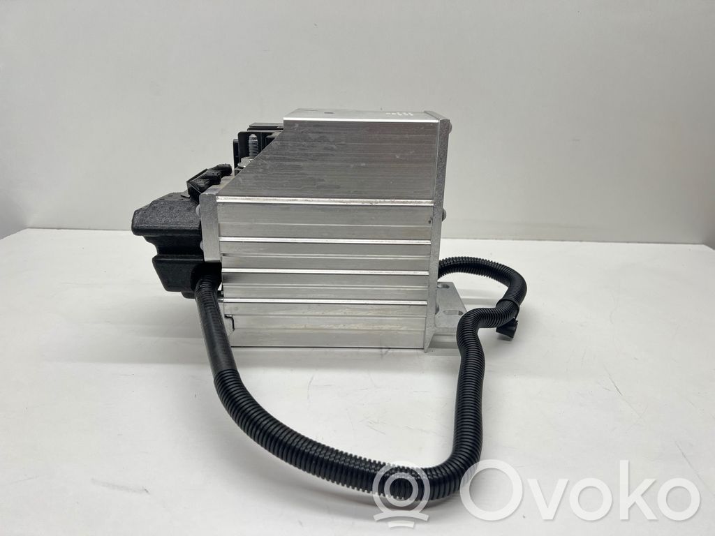 Audi A5 Akkulaatikon alusta 