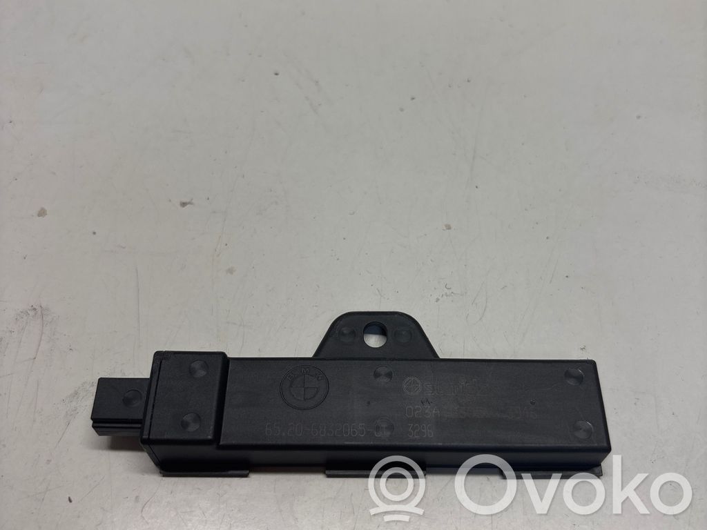 BMW X7 G07 Beraktės sistemos antena 