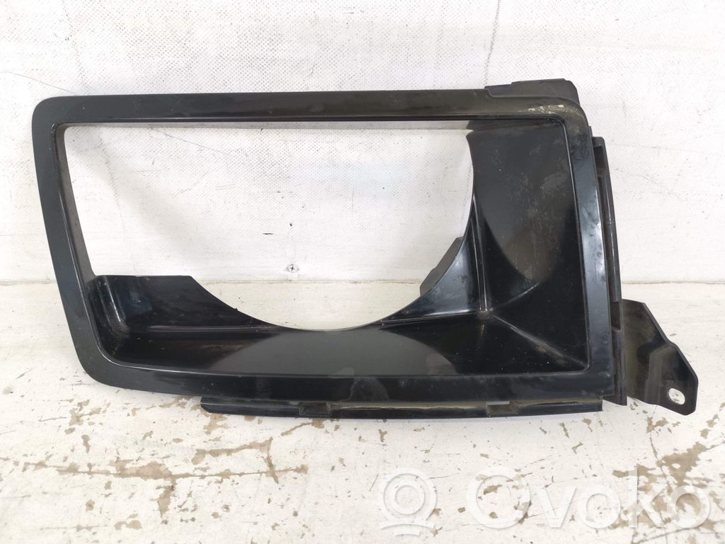 Land Rover Defender Moulure sous phares 