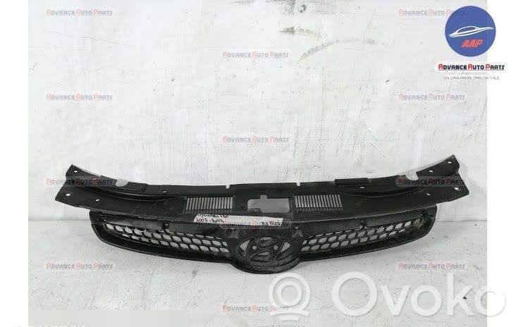 Hyundai i30 Etupuskurin ylempi jäähdytinsäleikkö 