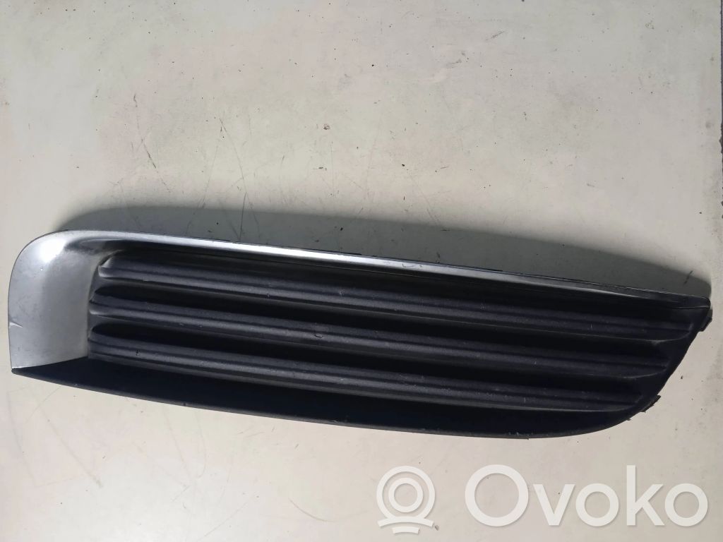 Opel Insignia A Etupuskurin alempi jäähdytinsäleikkö 