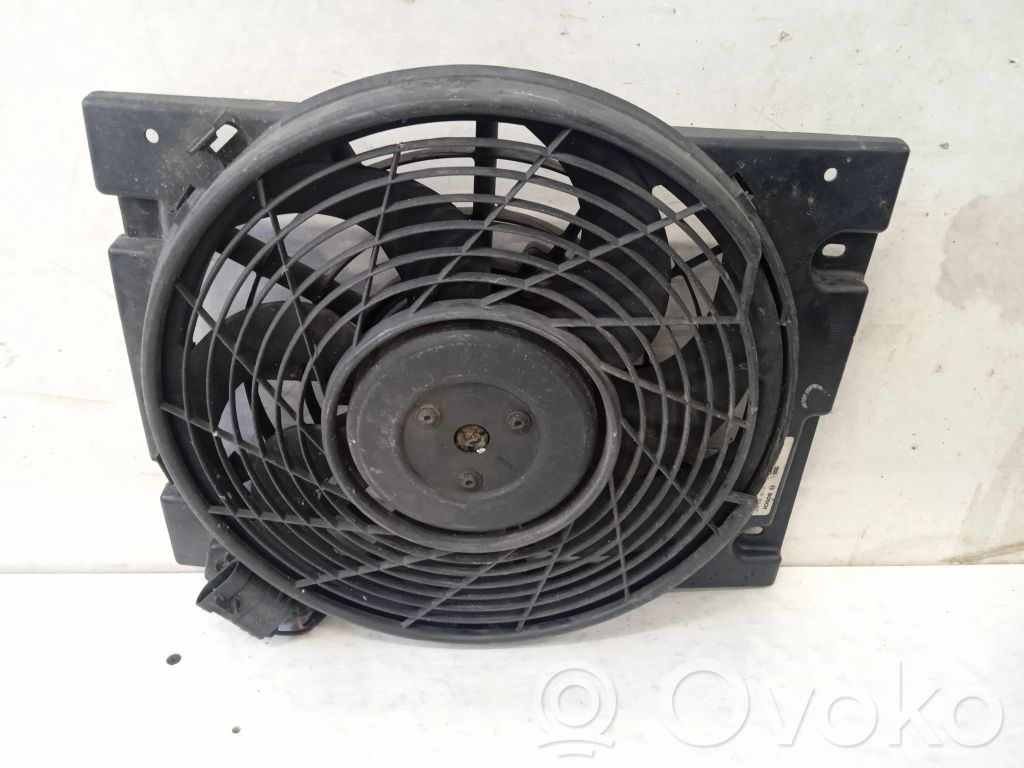 Volkswagen PASSAT B5 Elektrisks radiatoru ventilators 