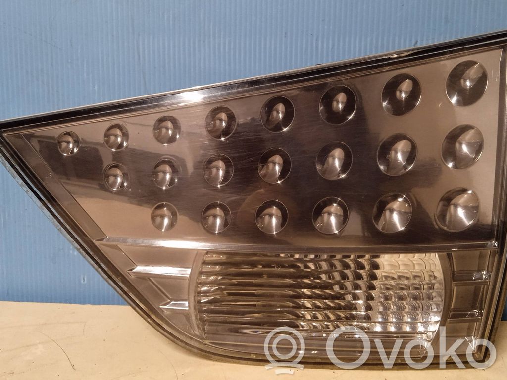 Mitsubishi Outlander Lampy tylnej klapy bagażnika 
