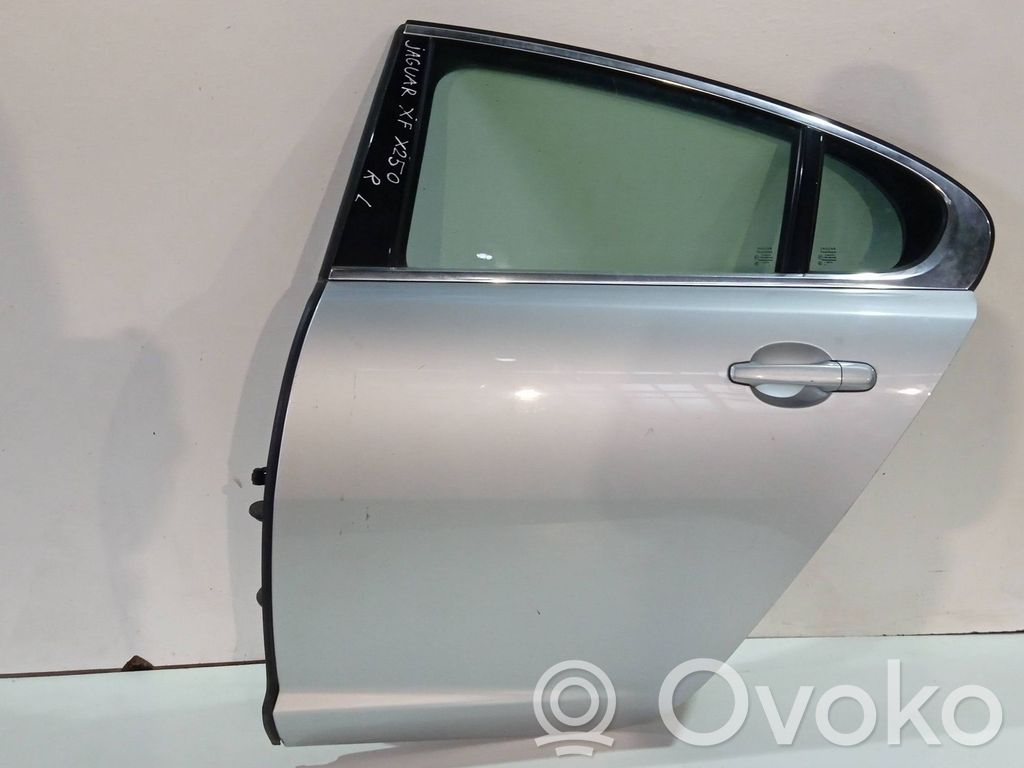 Jaguar XF X250 Puerta trasera 