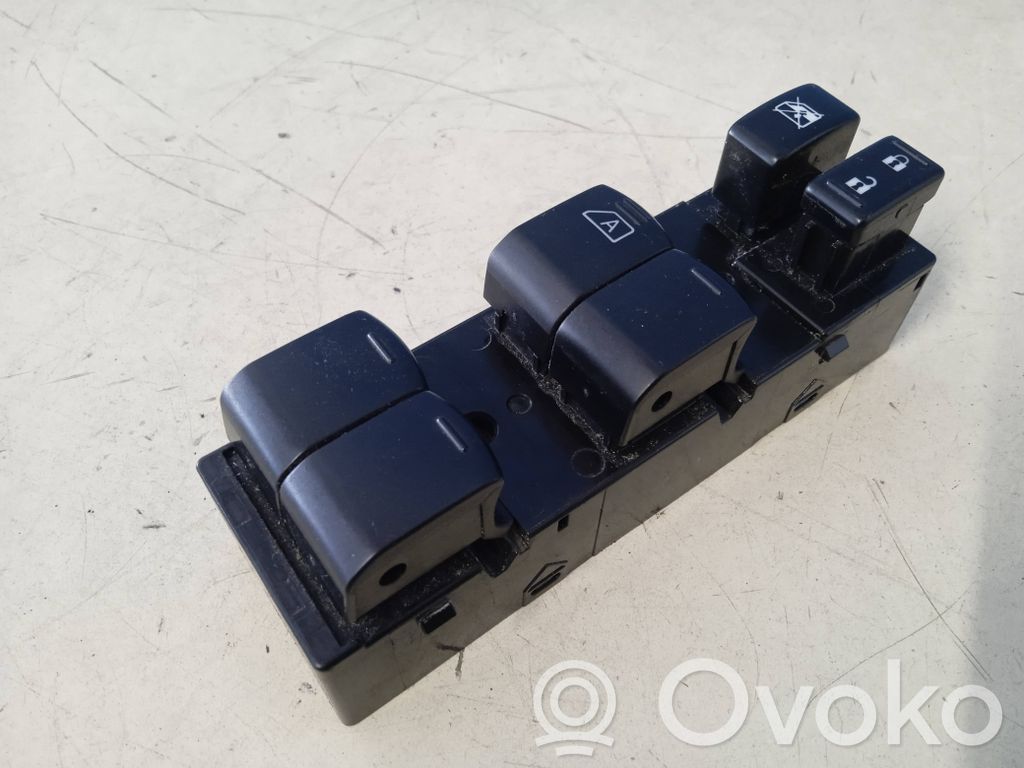 Subaru XV Electric window control switch 