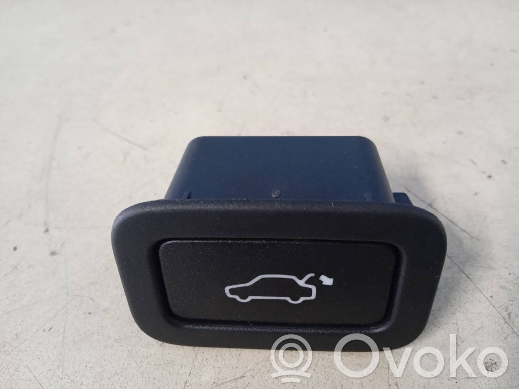 Land Rover Evoque I Tailgate/boot open switch button 