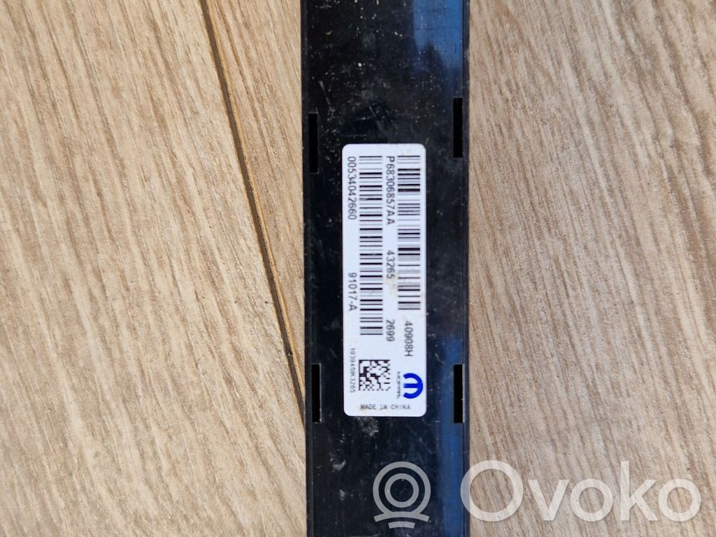 Antenna control unit   P68306857AA