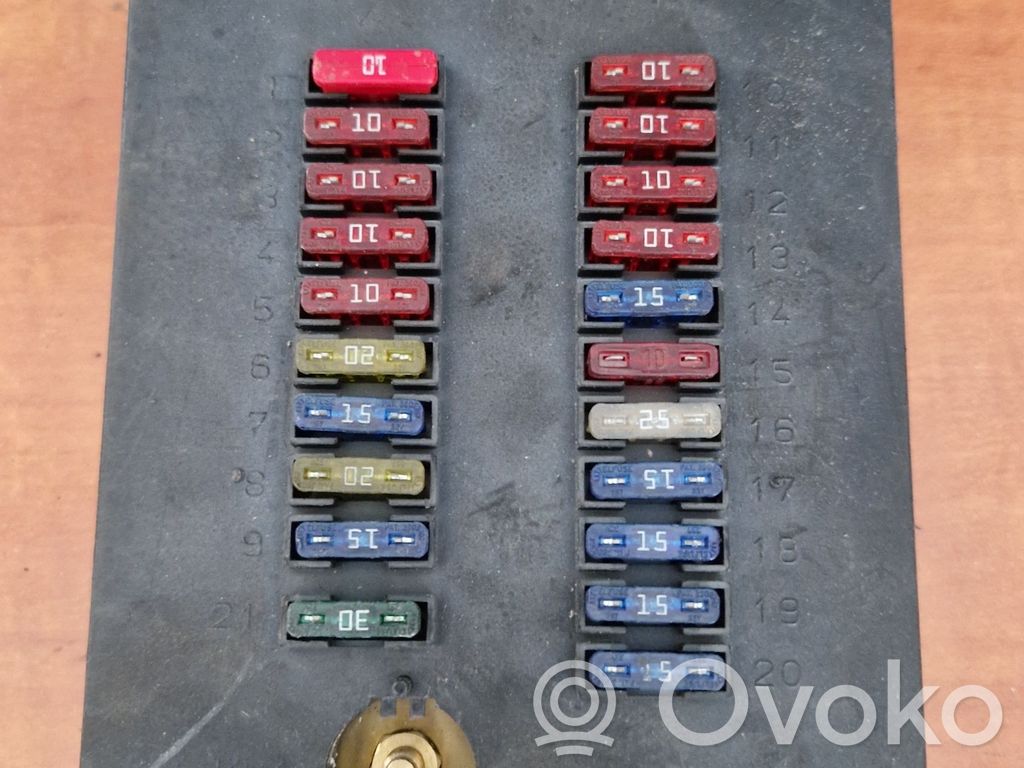 Mercedes-Benz Sprinter W901 W902 W903 W904 Skrzynka bezpieczników / Komplet 