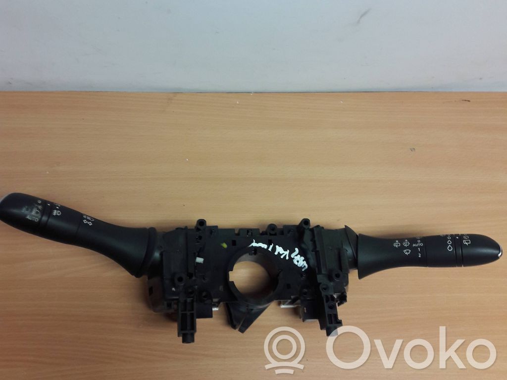 Renault Kadjar Interruptor/palanca de limpiador de luz de giro 