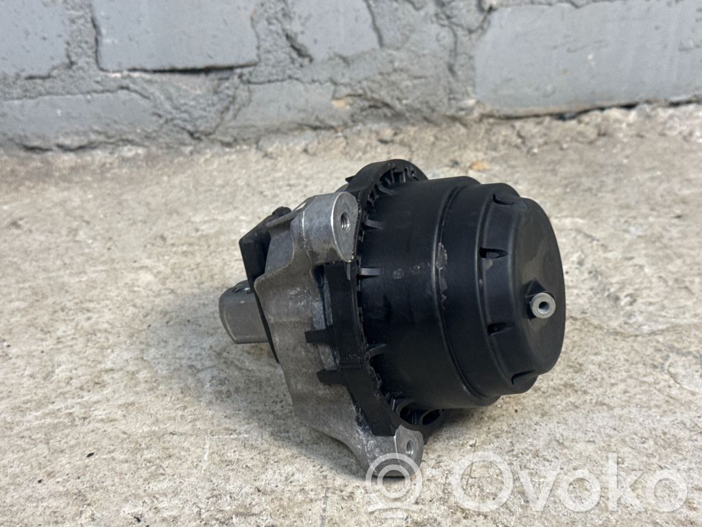 BMW 5 G30 G31 G38 Engine mount bracket 