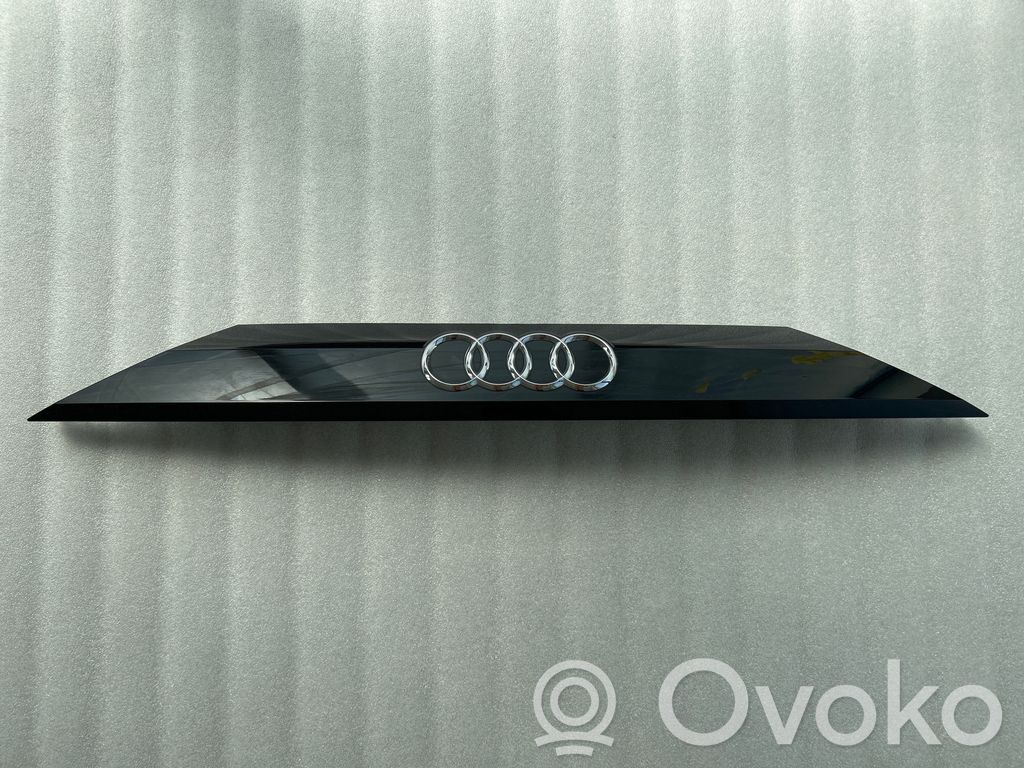 Audi Q8 Bande de feu arrière/couvercle de plaque d'immatriculation 