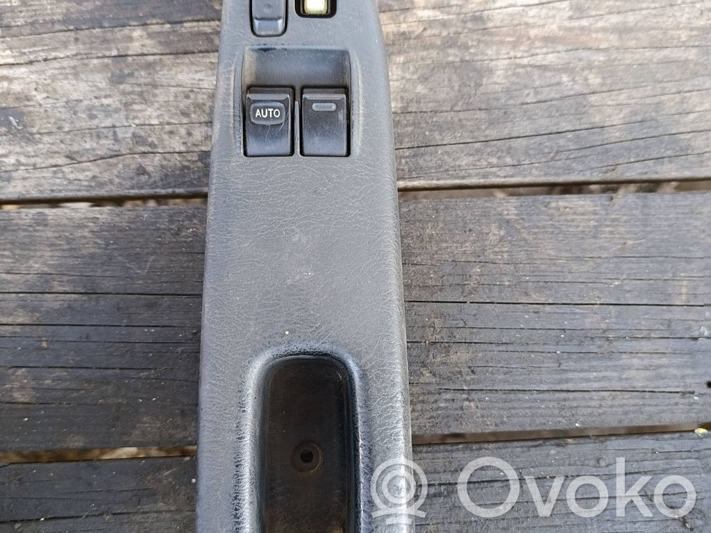Toyota Corolla Verso AR10 Electric window control switch 