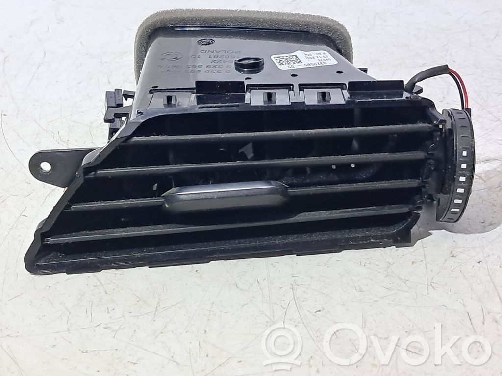 BMW 5 G30 G31 G38 Boczna kratka nawiewu deski rozdzielczej 