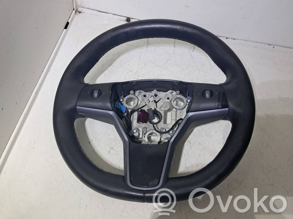 Tesla Model Y Stūre 