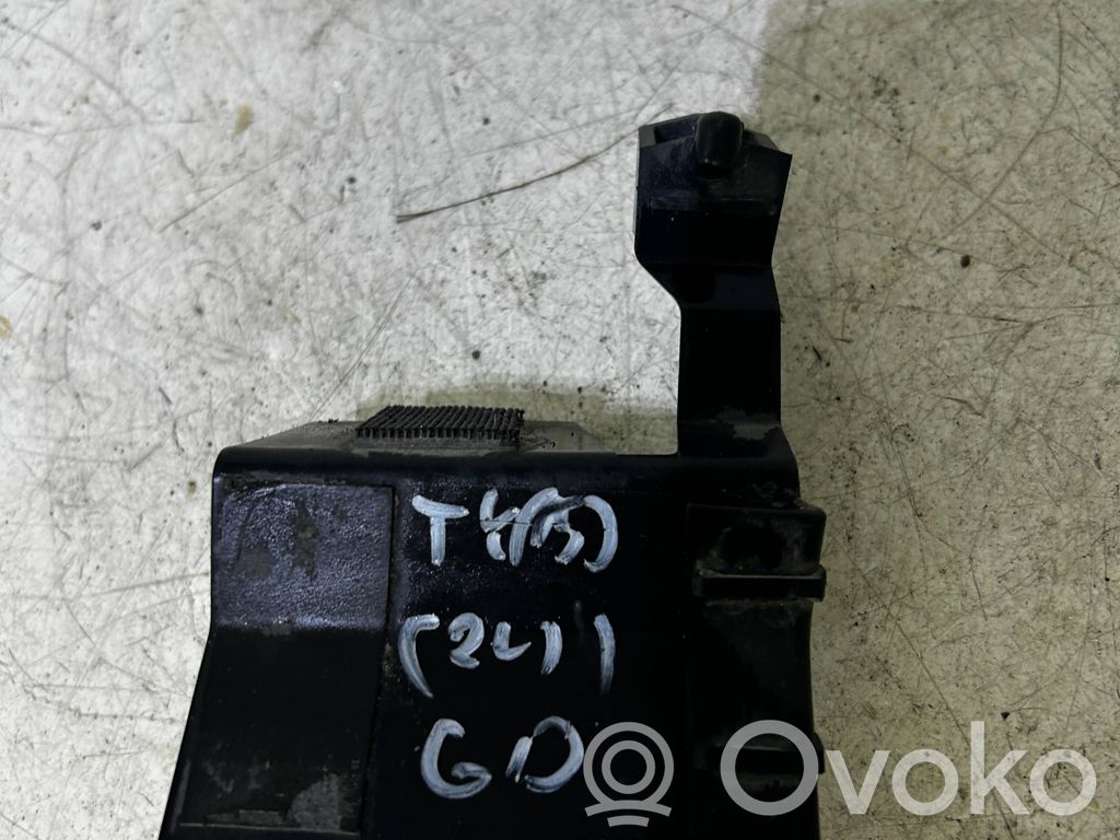 Rear bumper mounting bracket   149403900E,152575,150696900E