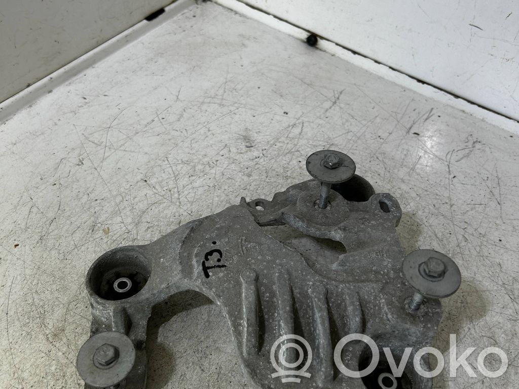 A/C-kompressorin kannatin   111071100