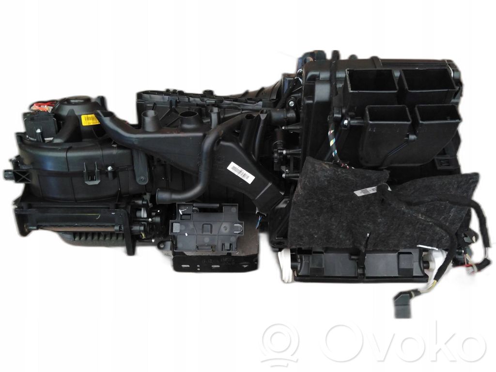 Audi Q3 8U Montaje de la caja de climatización interior 