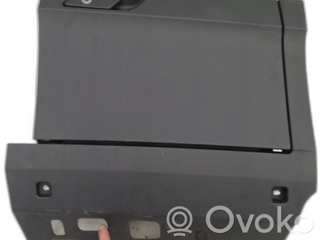 Audi Q3 F3 Daiktadėžė 