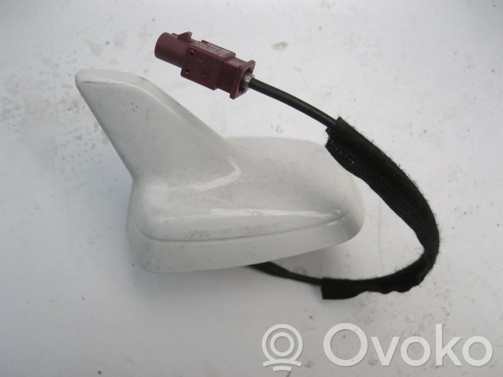 Audi A4 S4 B8 8K GPS-pystyantenni 