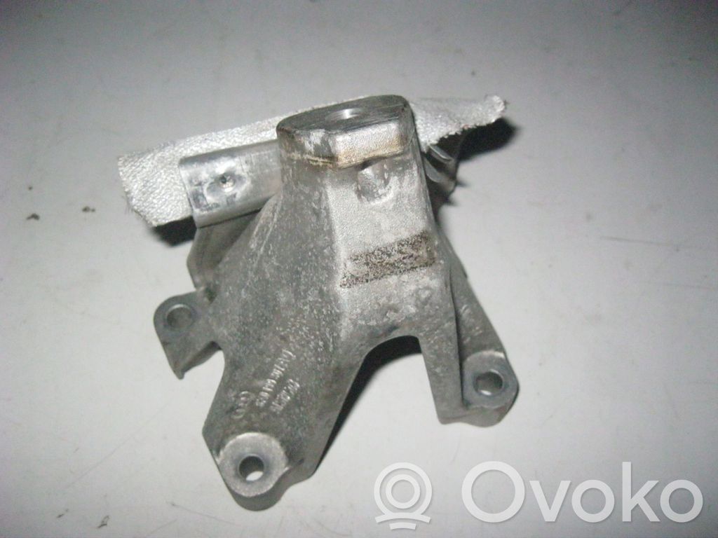 Audi A4 S4 B8 8K Engine mounting bracket 