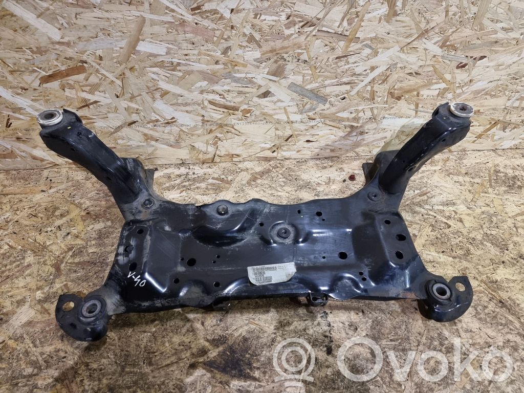 Volvo V40 Priekinis traversas 