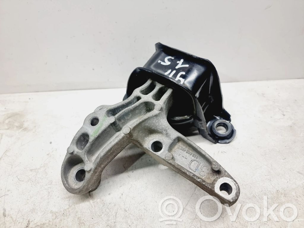 Nissan Qashqai Engine mount bracket 