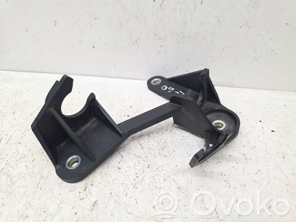 Volvo XC60 Gear shift cable bracket 
