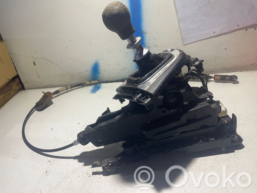 Mitsubishi Outlander Gear shifter/selector 
