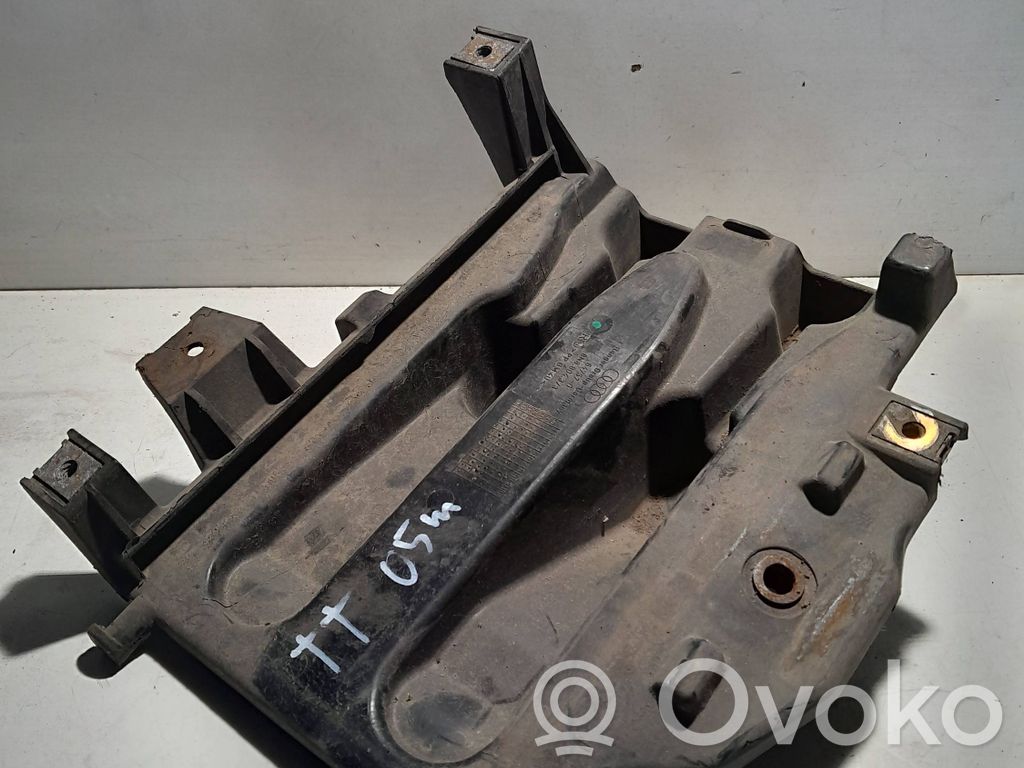 Audi TT Mk1 Akumuliatoriaus dėžė 